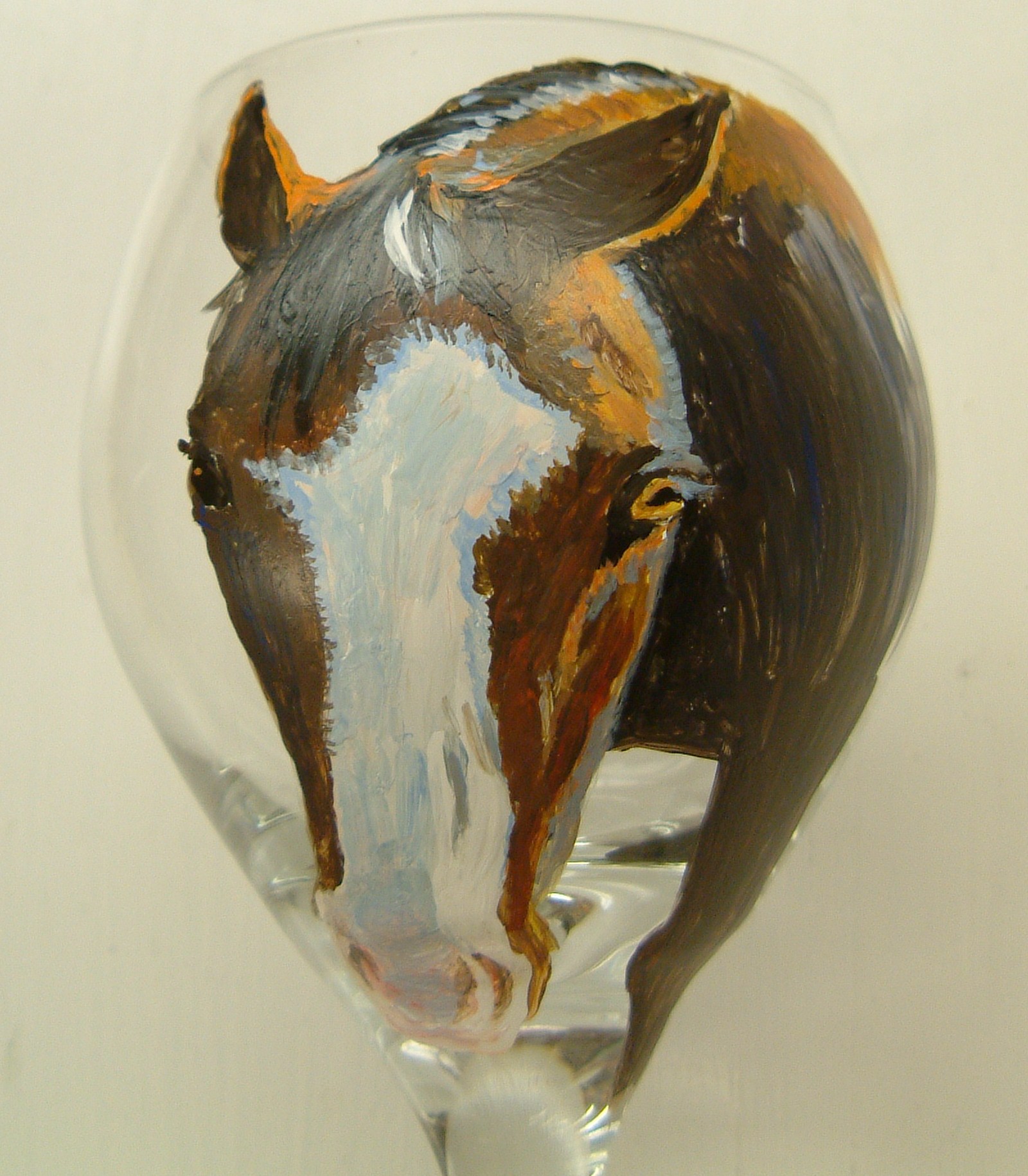 Horse-portrait-detail-on-wine-glass